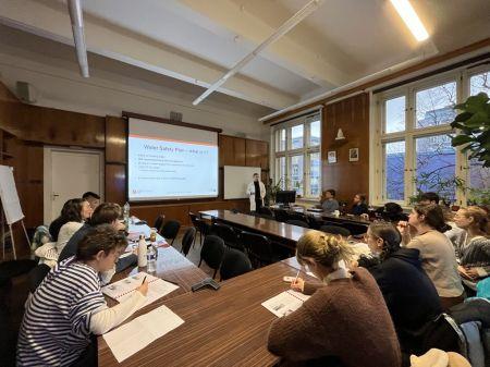 Ústav přivítal studenty mezinárodního studijního programu AHENS